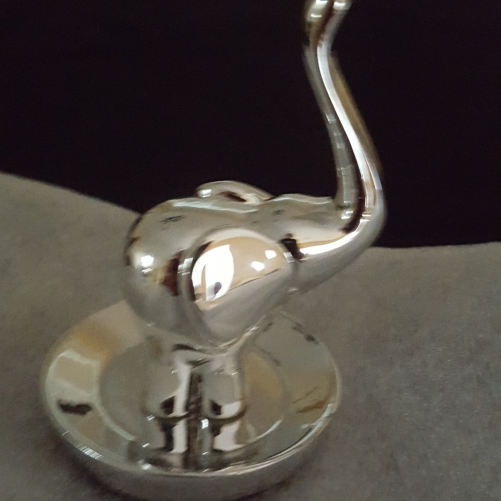 LAST 1 - NWT ELEPHANT TRUNK UP PUT A RING ON IT